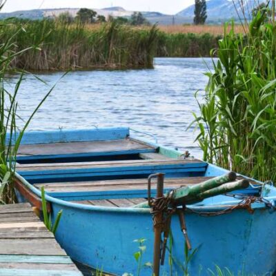 Fischerboot – Zaunposter & Gartenposter | UV-beständig, wetterfest & PVC-frei | Hochwertiger Digitaldruck auf Polyester